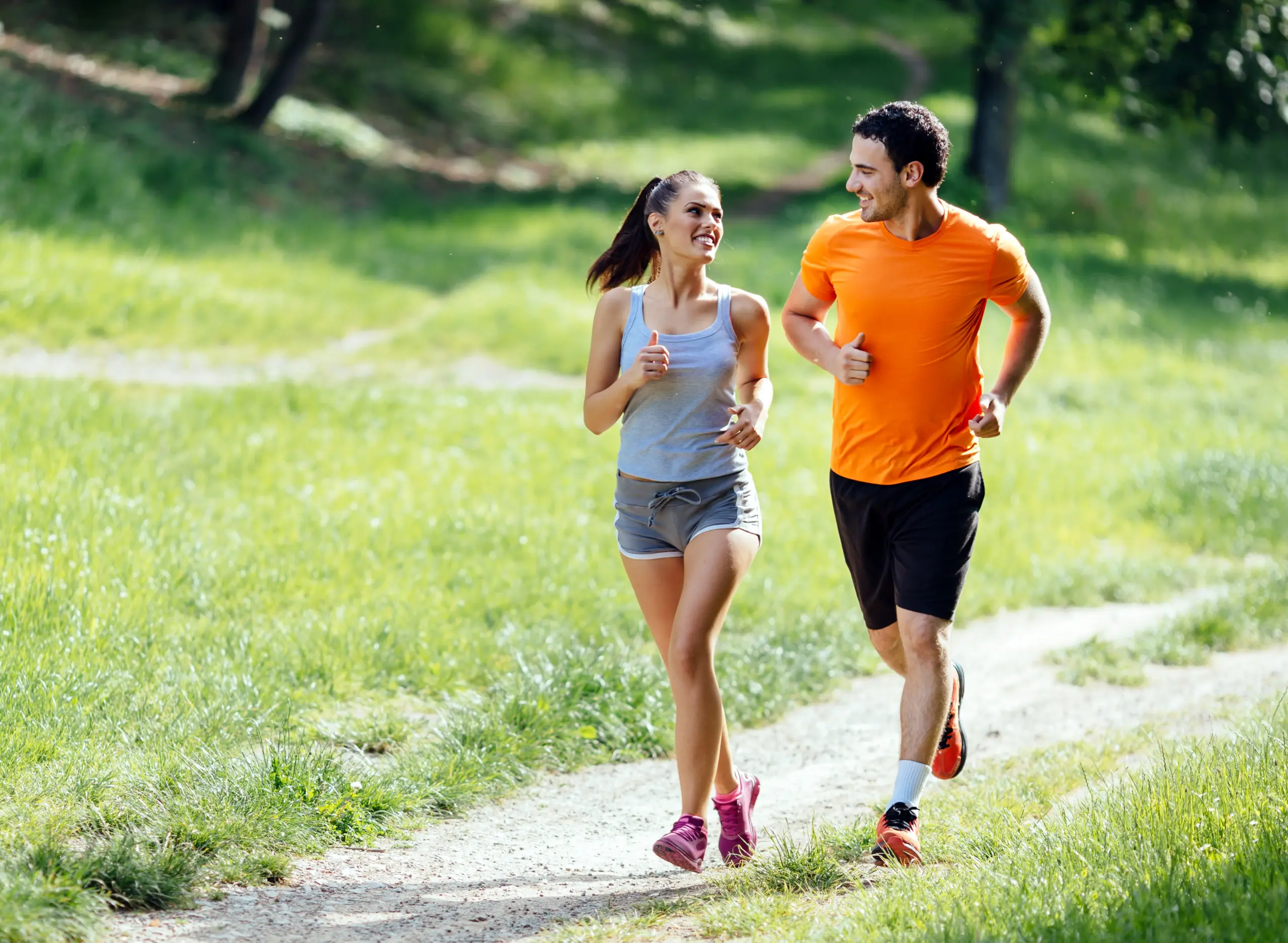 Sportler – Man und Frau beim Laufen